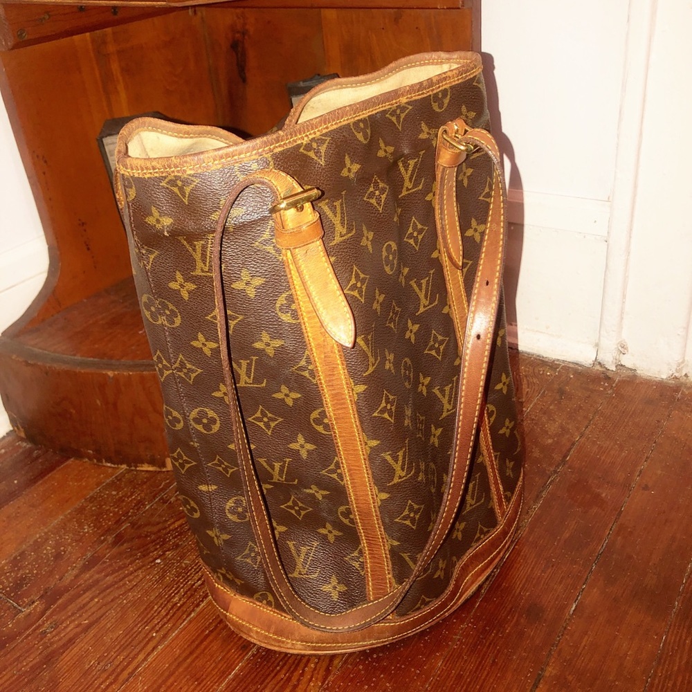 100% authentic Louis Vuitton bucket bag
